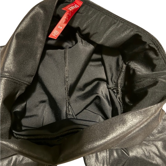 Faux Leather Leggings
SPANX®
Regular size Small - Picture 3 of 6